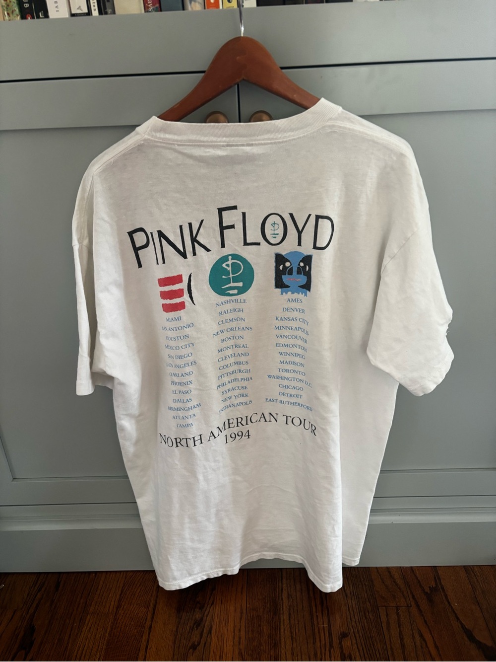 Pink Floyd White Graphic Tee with Blue and Gold Artwork - Picture 8 of 11